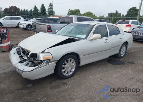 2006 Lincoln Town Car Signature Limited z USA, uszkodzony, nr VIN 1LNHM82W76Y603878